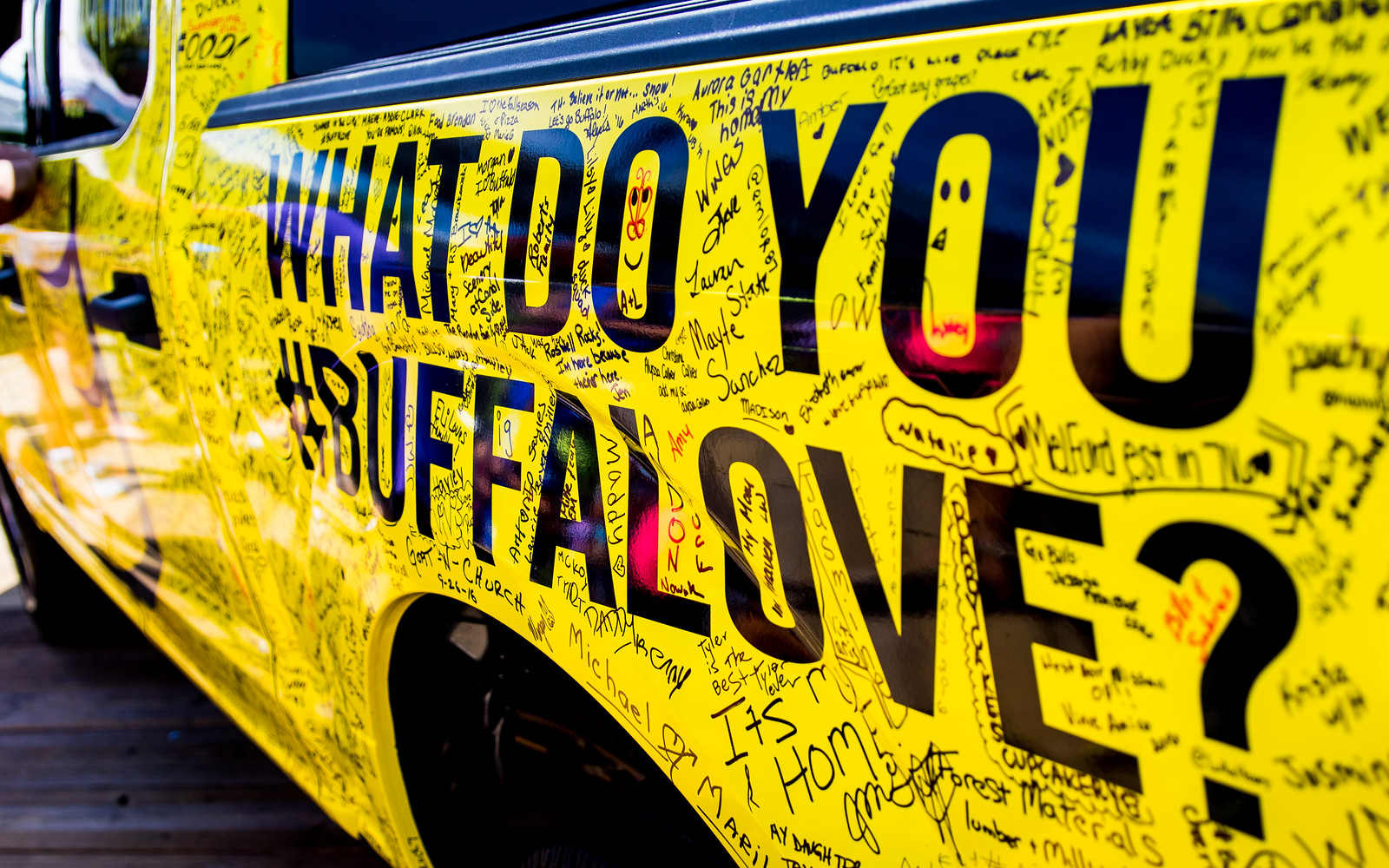 Car with decal that reads What Do You #Buffalove