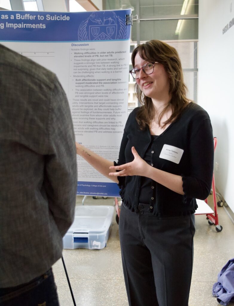 Anna Yatteau presenting her poster
