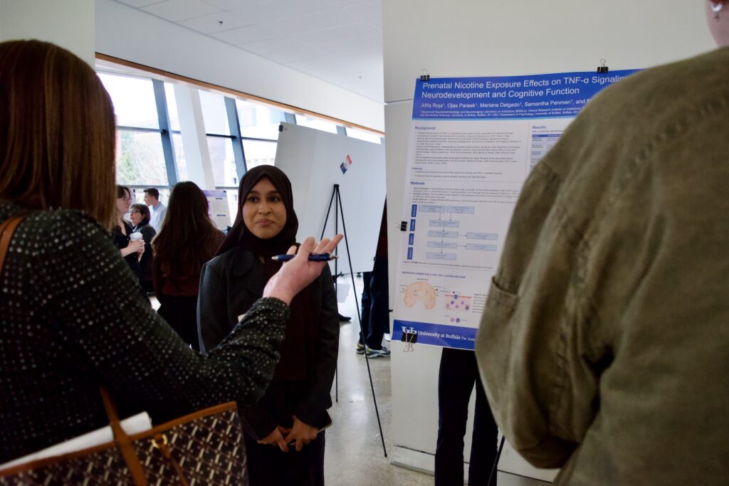 Afifa Roja presenting their poster