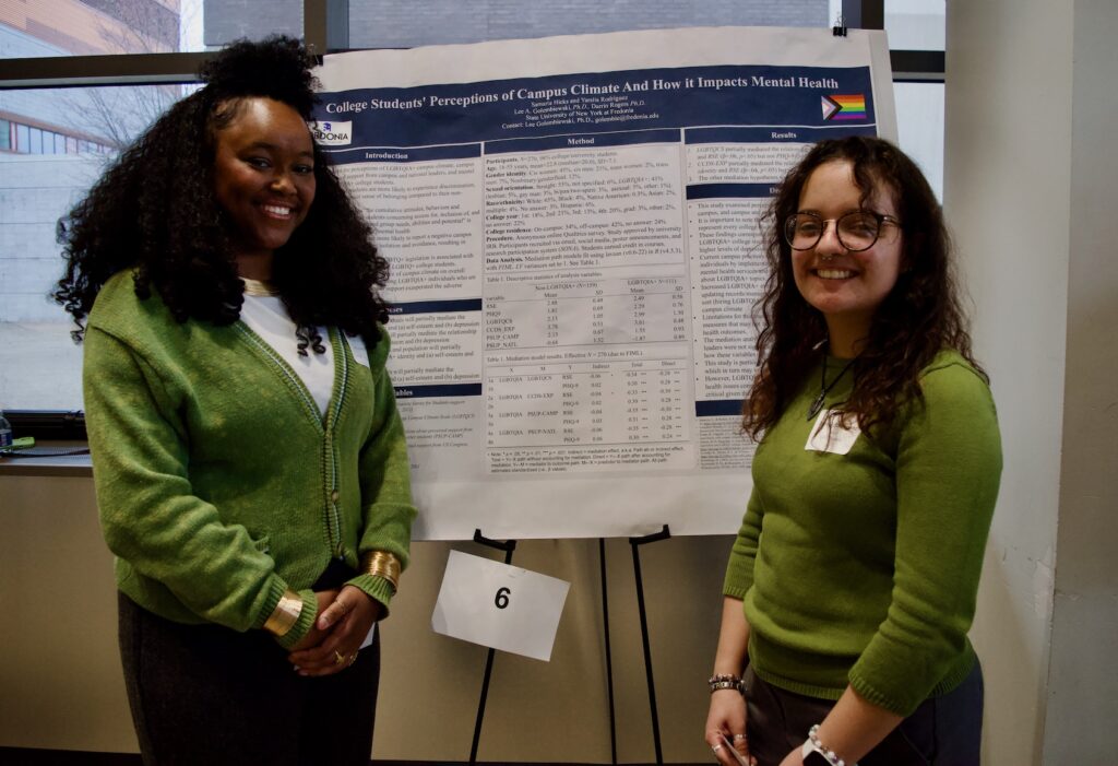 Samaria Hicks and Yarelis Rodriguez presenting their poster
